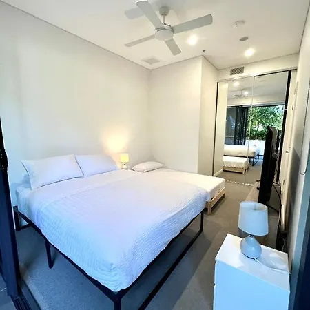 Great Located Unit/private Balcony, Pool,gym,parking Apartment