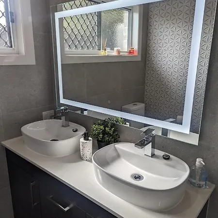 Immaculate 2-beds Entire House Chermside Brisbane