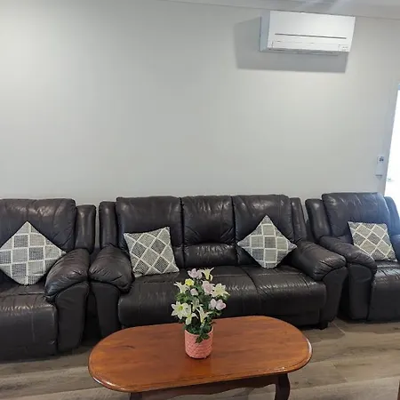 Immaculate 2-beds Entire House Chermside