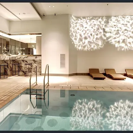 Riverfront Oasis 2bed Panoramic Riverview *