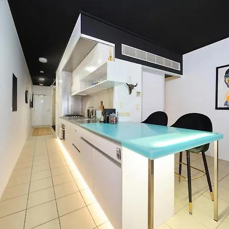 Studio 41 Stylish Studio With Free Parking E Scooter 75 Inch Tv