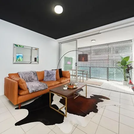 Studio 41 Stylish Studio With Free Parking E Scooter 75 Inch Tv Apartment