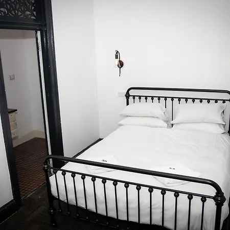 Nations Hotel 2*