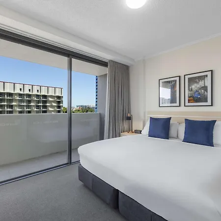 Aparthotel Oaks On Margaret 4*