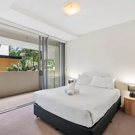 Modern Riverside Oasis - Gym Pool Wifi & Parking Apartment Brisbane