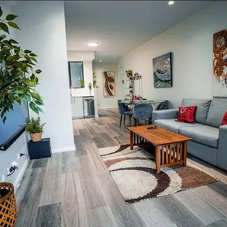 3bdr - 3 Parks - Sleeps 12 - 6min To Cbd - Netflix - Wifi