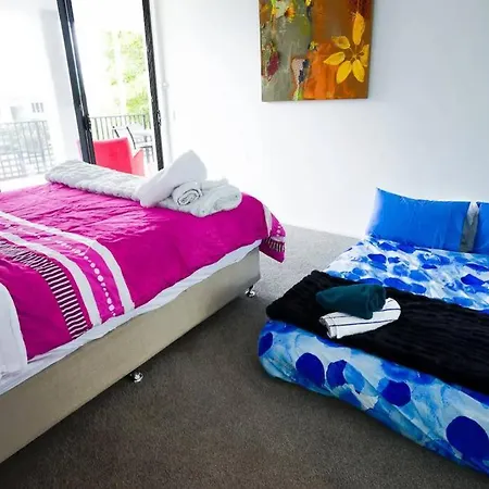 3bdr - 3 Parks - Sleeps 12 - 6min To Cbd - Netflix - Wifi Brisbane