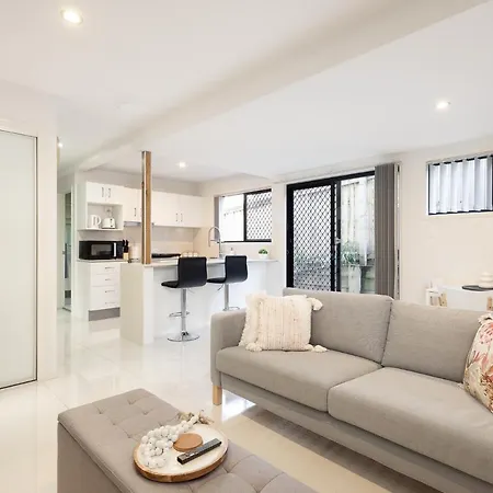 Super Host! 2 Bedrooms, Restaurants & Train Apartment Brisbane