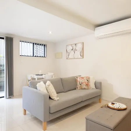 Apartment Super Host! 2 Bedrooms, Restaurants & Train Brisbane
