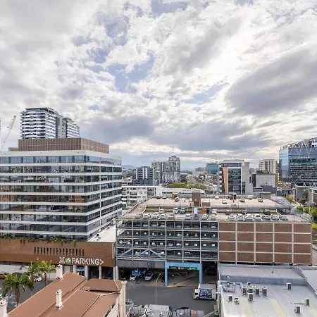 Apartment Valley Centre Stylish Boutique 2b W Pool