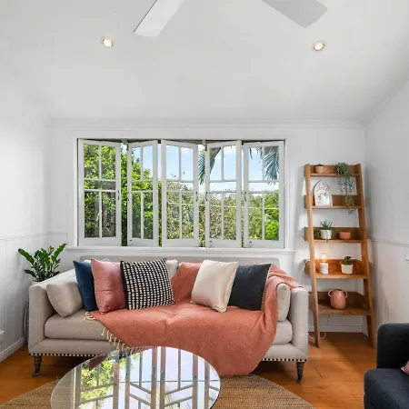 Enchantingly Idyllic 3br Oasis