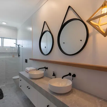 Holiday home Modern Coastal Close To Royal Queensland Yacht Squadron Brisbane
