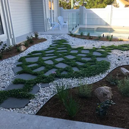 Holiday home Modern Coastal Close To Royal Queensland Yacht Squadron