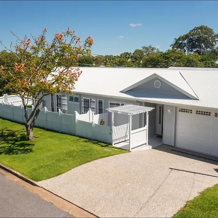 Modern Coastal Close To Royal Queensland Yacht Squadron * Brisbane