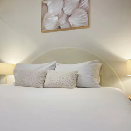 Cultural Oasis Kingbed At South Bank * Brisbane