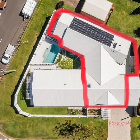 Modern Coastal Close To Royal Queensland Yacht Squadron Holiday home Brisbane
