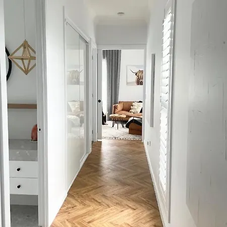 Holiday home Modern Coastal Close To Royal Queensland Yacht Squadron