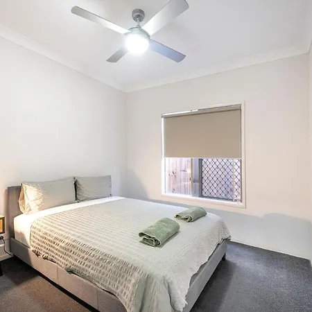Large House 7 Mins From Airport Brisbane