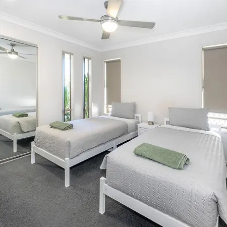 Large House 7 Mins From Airport * Brisbane