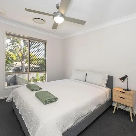 Large House 7 Mins From Airport Holiday home Brisbane