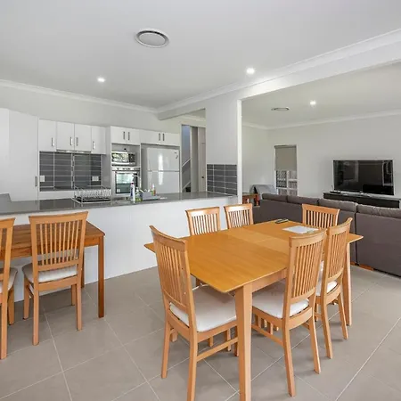 Large House 7 Mins From Airport * Brisbane