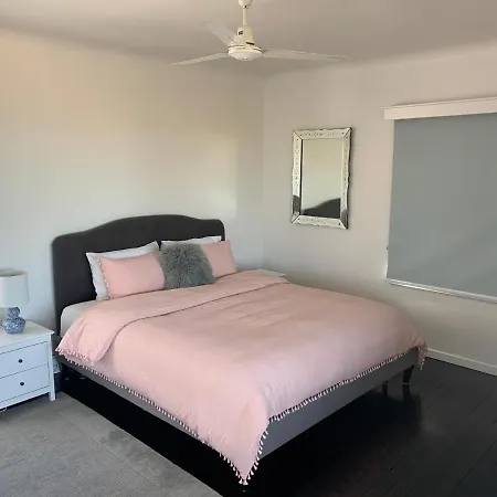 Spacious Family With Pool In Ascot Villa