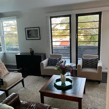Spacious Family With Pool In Ascot *
