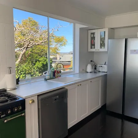 Spacious Family With Pool In Ascot *