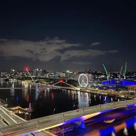 Eyes On The Fireworks Lux Riverfront 2kingbed Apartment Brisbane