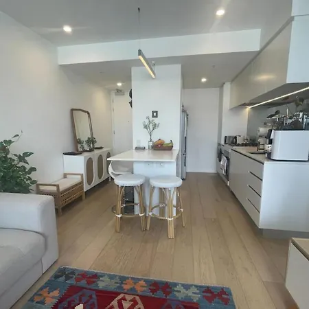 Cosy 2 Bedroom With City Views *