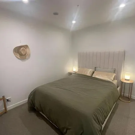 Apartment Cosy 2 Bedroom With City Views *