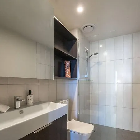 Modern 1b1b Apt In The Heart Of Cbd W Pool+gym Apartment *