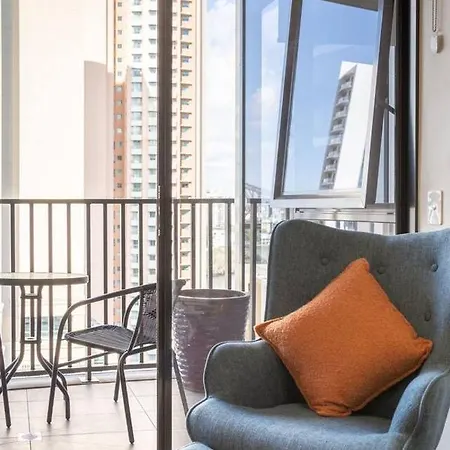 Modern 1b1b Apt In The Heart Of Cbd W Pool+gym Apartment *