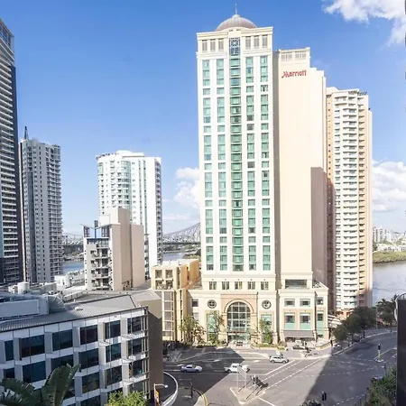 Modern 1b1b Apt In The Heart Of Cbd W Pool+gym * Brisbane