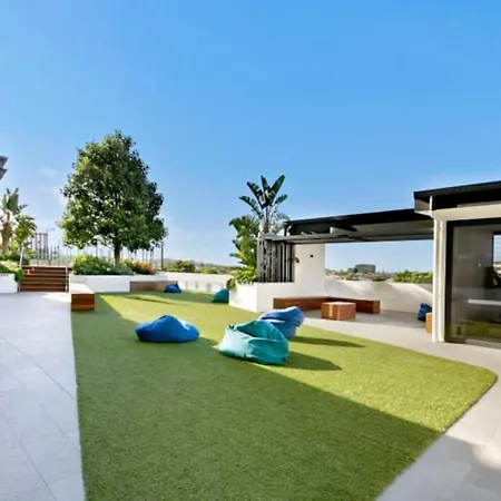 Opposite Lush Park Lands And Playground, Freeparking * Brisbane