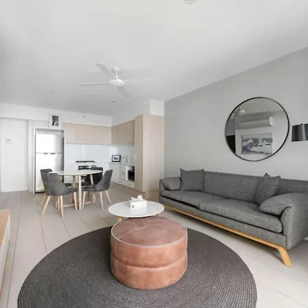 Opposite Lush Park Lands And Playground, Freeparking * Brisbane