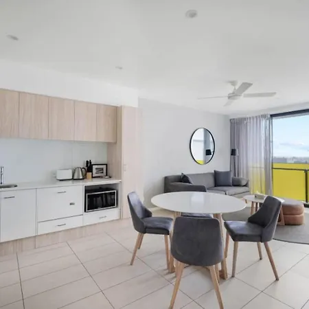 Opposite Lush Park Lands And Playground, Freeparking * Brisbane