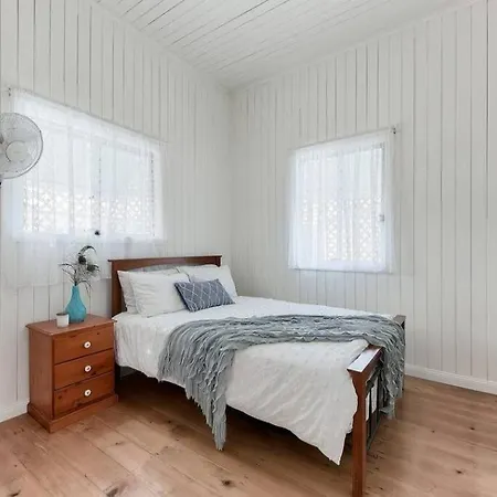4b2b Retreat With Parking - 4km To Cbd Holiday home