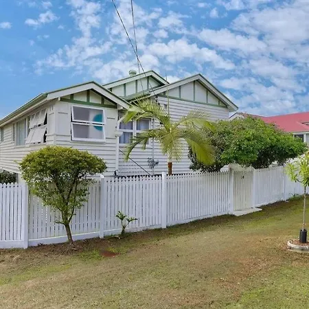 Holiday home 4b2b Retreat With Parking - 4km To Cbd *