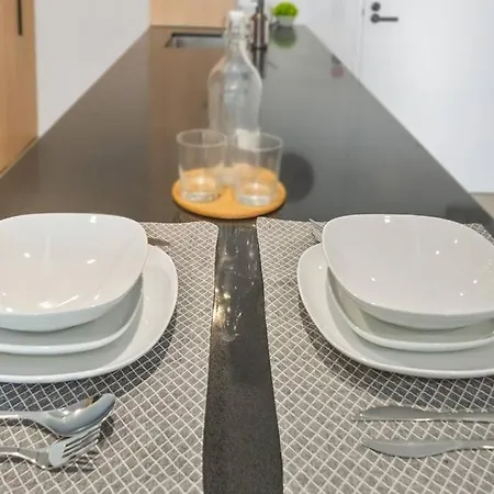 Apartment Modern 2 Bedrooms With Super Comft Beds & Spa!
