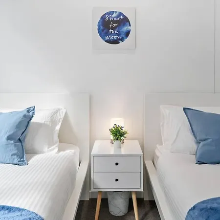 Apartment Modern 2 Bedrooms With Super Comft Beds & Spa!