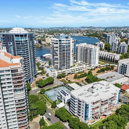 Modern Luxurious House In The Heart Of Bris