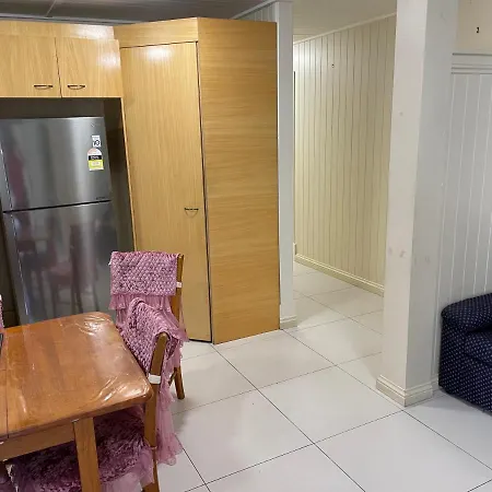 Homestay 197 Shafston Ave Kangaroo Point Qld 4169 *
