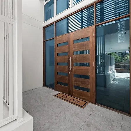Modern Luxurious House In The Heart Of Bris *