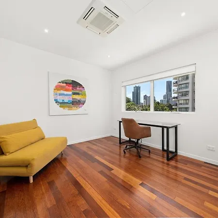 Modern Luxurious House In The Heart Of Bris Holiday home *