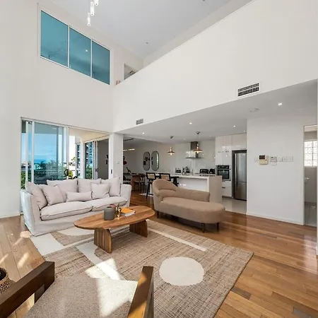Modern Luxurious House In The Heart Of Bris Holiday home