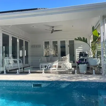 Holiday home Charming - 4-bedroom Plus Study