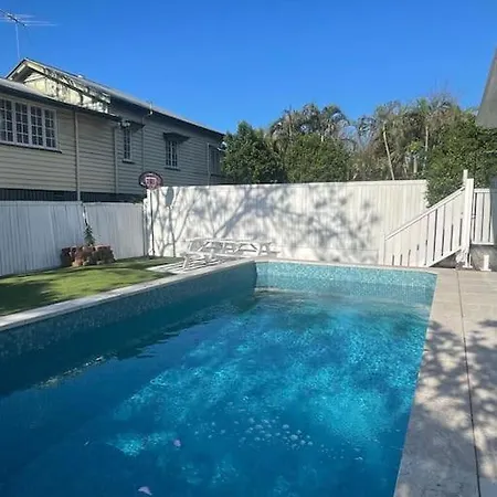 Holiday home Charming - 4-bedroom Plus Study