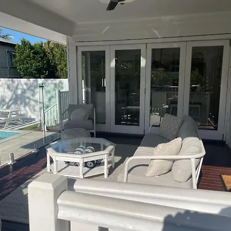 Charming - 4-bedroom Plus Study Holiday home