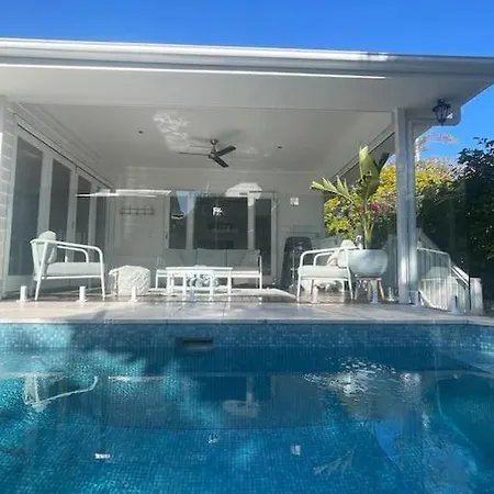 Charming - 4-bedroom Plus Study Holiday home